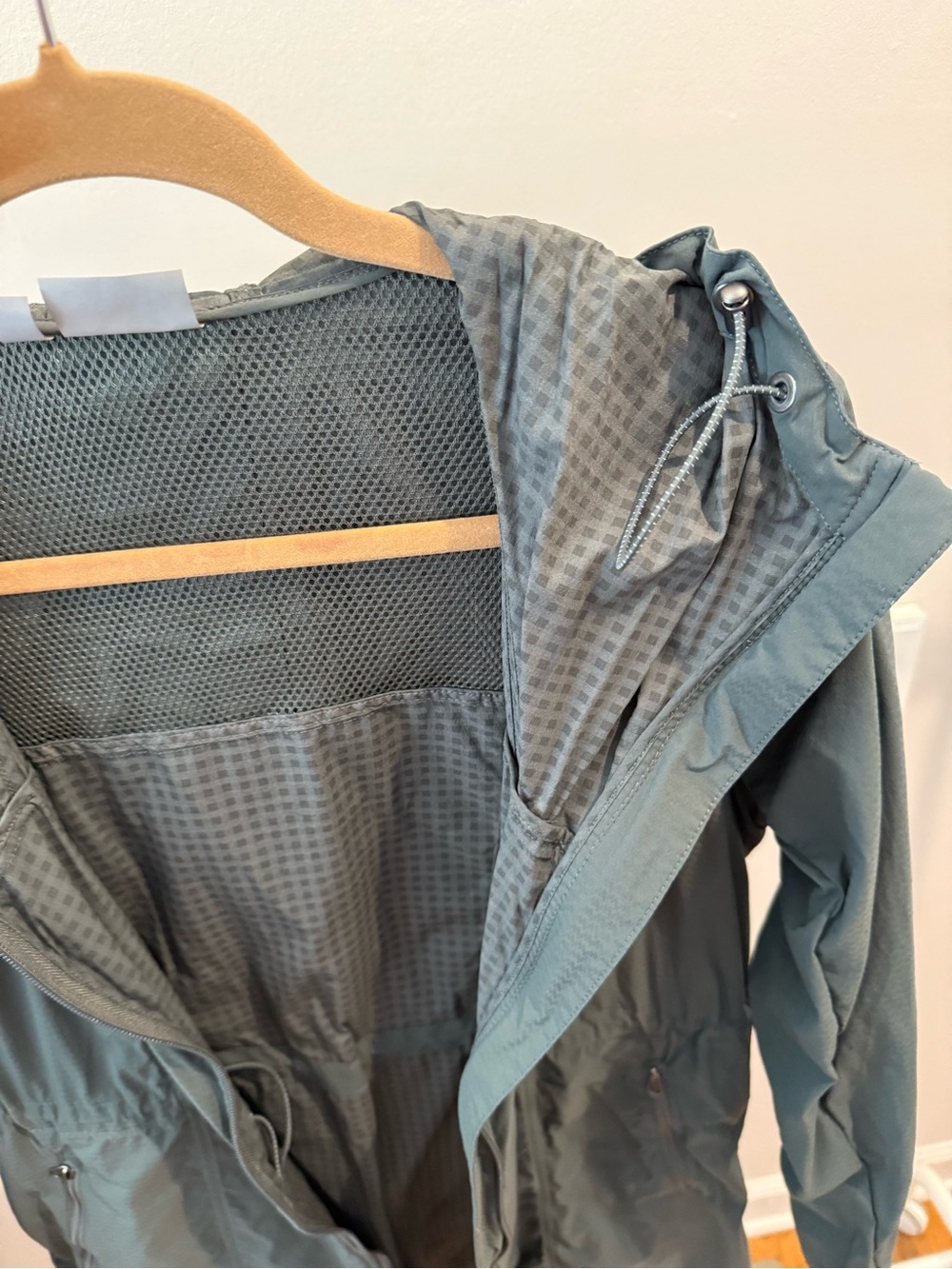 Athleta Drippity Hooded Windbreaker Jacket - Green - Size M - Picture 10 of 15